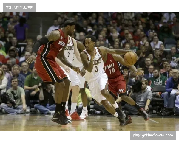 三分球失准拖慢进攻节奏 魔术半场仅投中两记远射 三分球失准拖慢进攻节奏 魔术半场仅投中两记远射