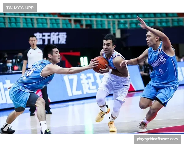 新疆签约门内加补充五号位 试图改善禁区防守与篮板保护 新疆签约门内加补充五号位 试图改善禁区防守与篮板保护